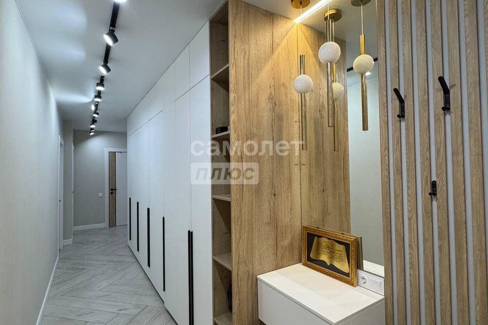 Продаётся 4-комнатная квартира, 100 м²