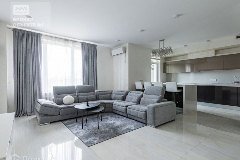 Продаётся 3-комнатная квартира, 111.7 м²