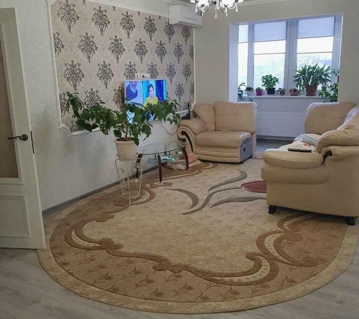 Продаётся 1-комнатная квартира, 64.2 м²