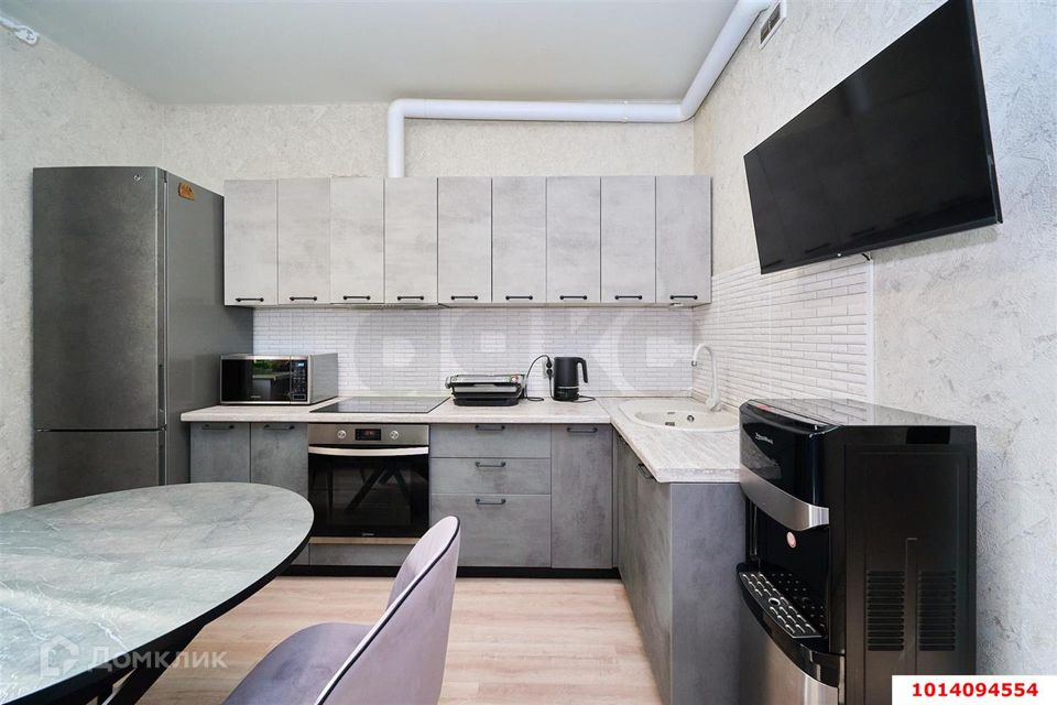 Продаётся 1-комнатная квартира, 42 м²