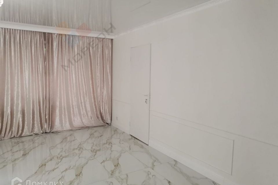 Продаётся 4-комнатная квартира, 74.4 м²
