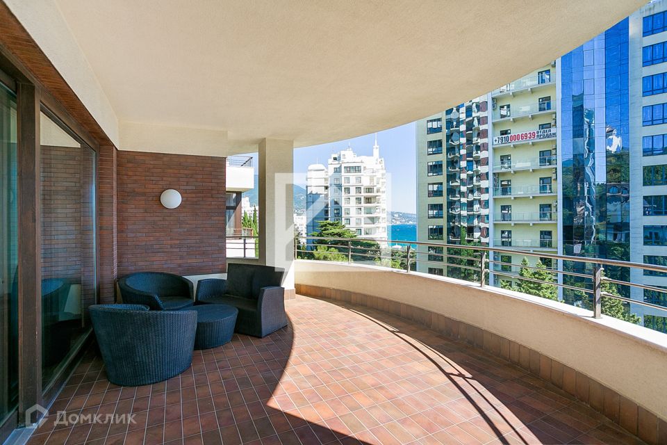 Продаётся 4-комнатная квартира, 176.8 м²