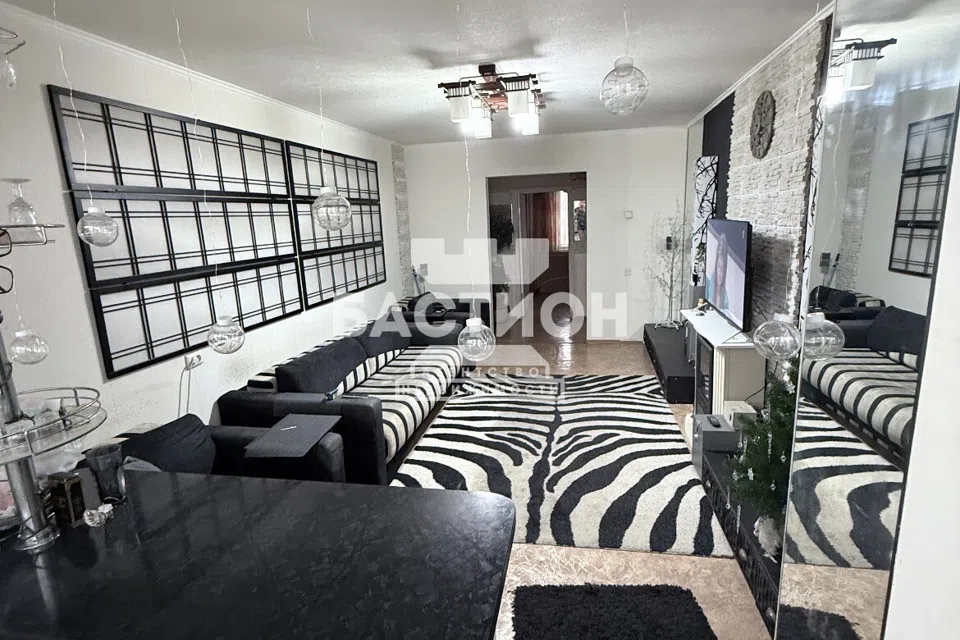 Продаётся 4-комнатная квартира, 90 м²