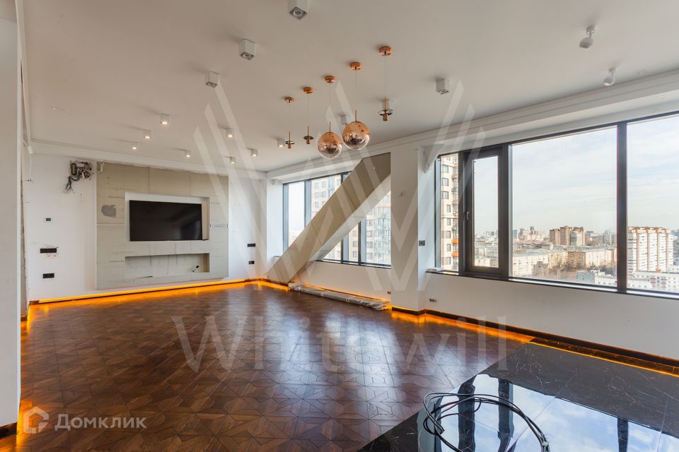 Продаётся 4-комнатная квартира, 173 м²