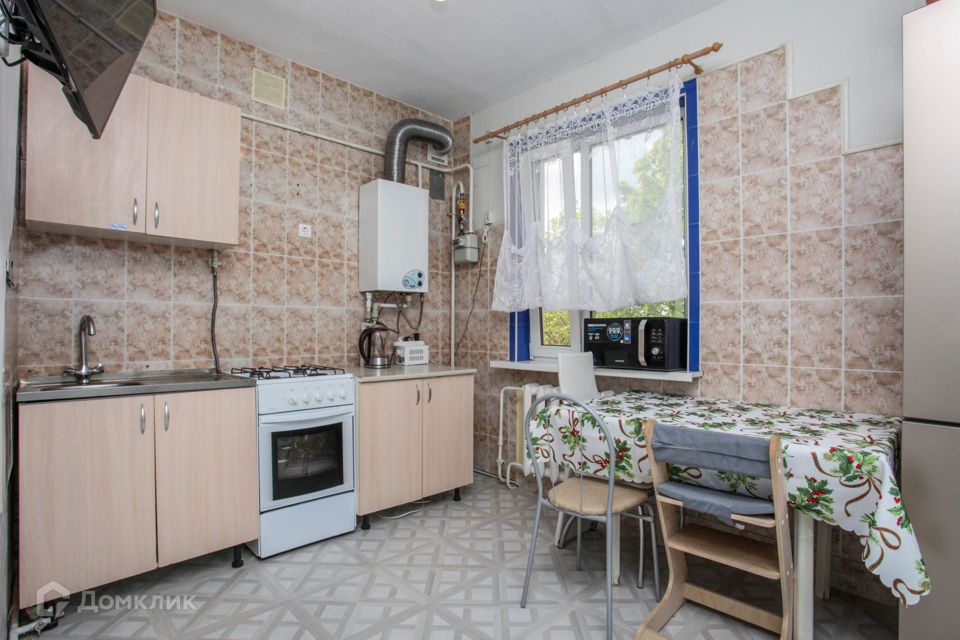 Продаётся 1-комнатная квартира, 49 м²