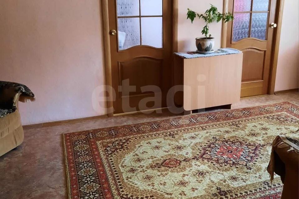 Продаётся 4-комнатная квартира, 60.6 м²
