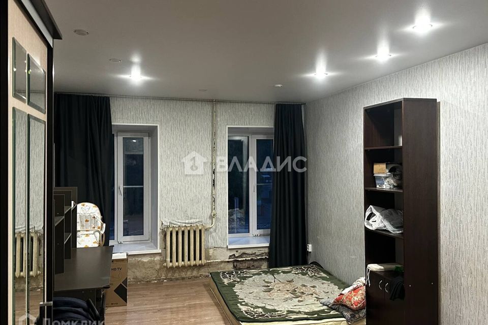 Продаётся 2 комнаты в 5-комн. квартире, 131.7 м²
