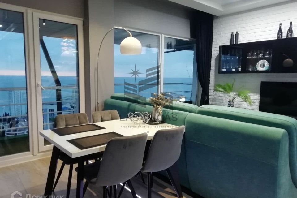 Сдаётся 2-комнатная квартира, 77 м²