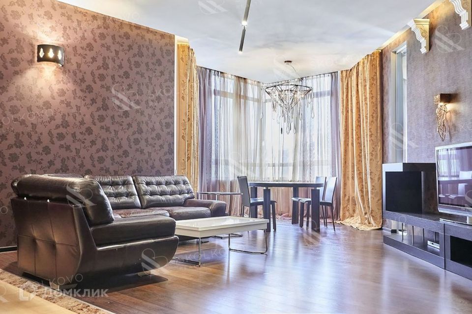 Продаётся 3-комнатная квартира, 145 м²