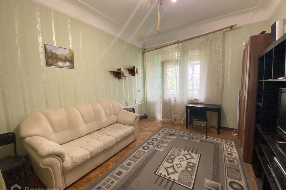 Продаётся 2 комнаты в 3-комн. квартире, 31.6 м²