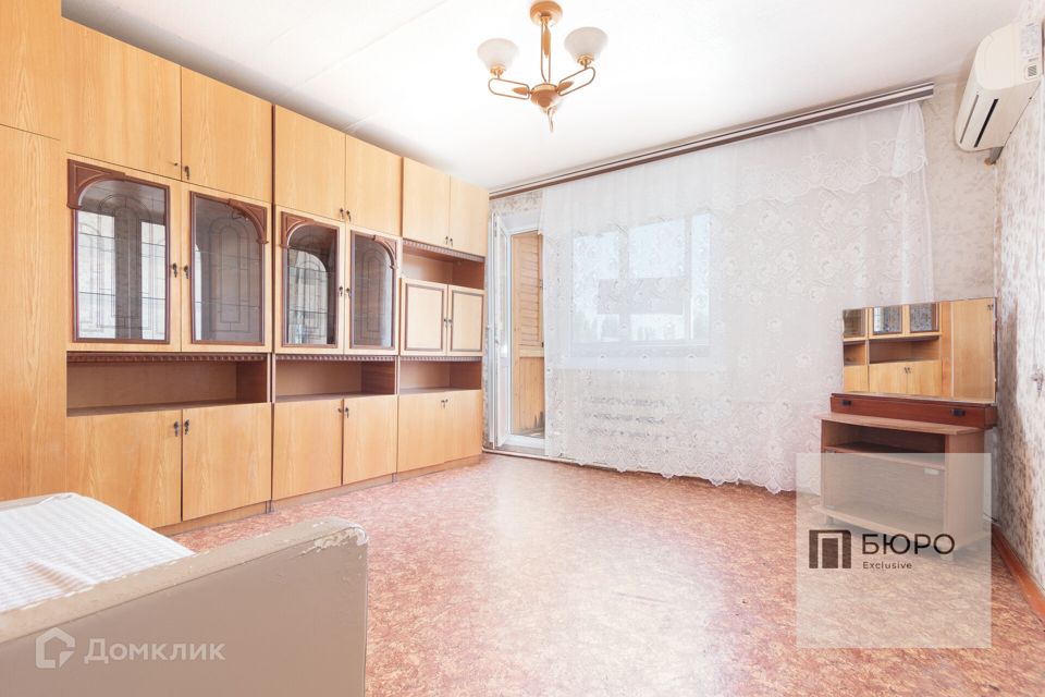 Продаётся 4-комнатная квартира, 57.3 м²