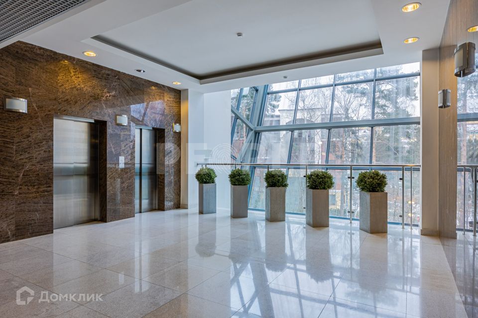 Продаётся 4-комнатная квартира, 158.4 м²
