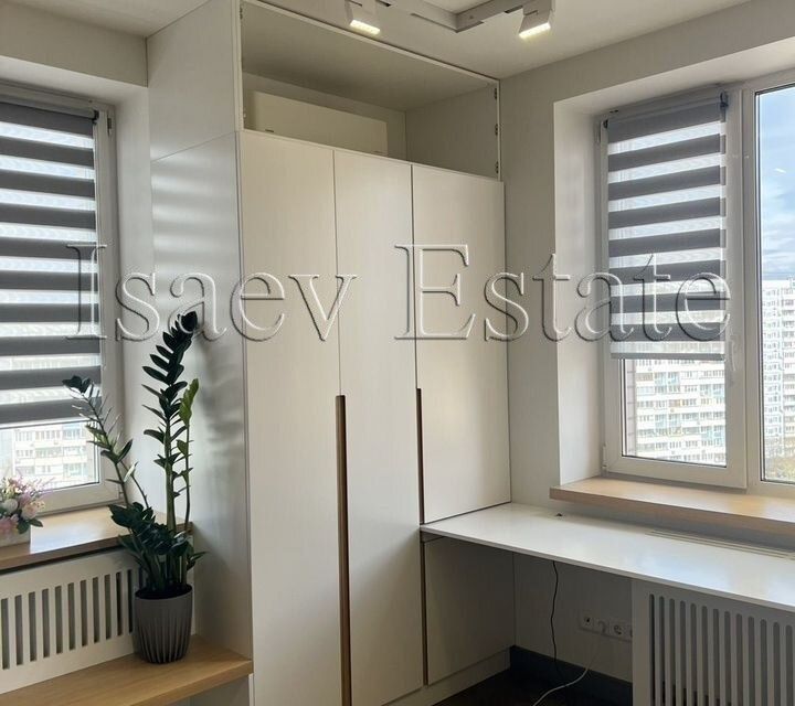 Продаётся 3-комнатная квартира, 105 м²