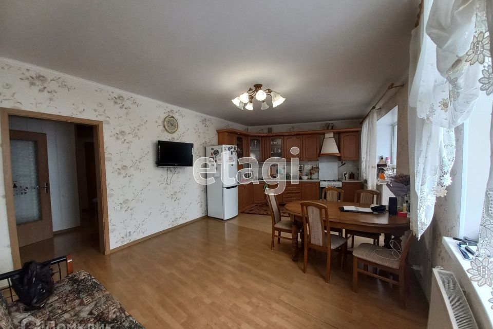 Продаётся 3-комнатная квартира, 119.8 м²