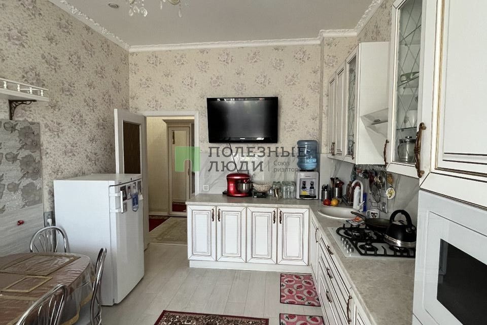 Продаётся 3-комнатная квартира, 108 м²