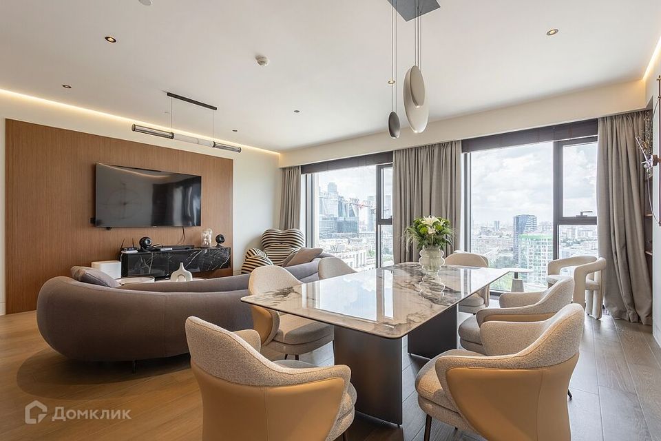 Продаётся 3-комнатная квартира, 128.3 м²
