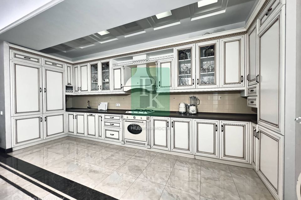 Продаётся 3-комнатная квартира, 155.4 м²