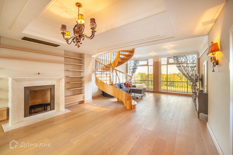 Продаётся 5-комнатная квартира, 260 м²
