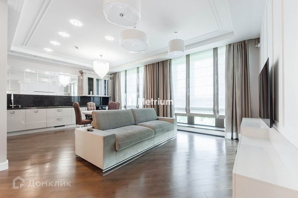 Продаётся 3-комнатная квартира, 131 м²