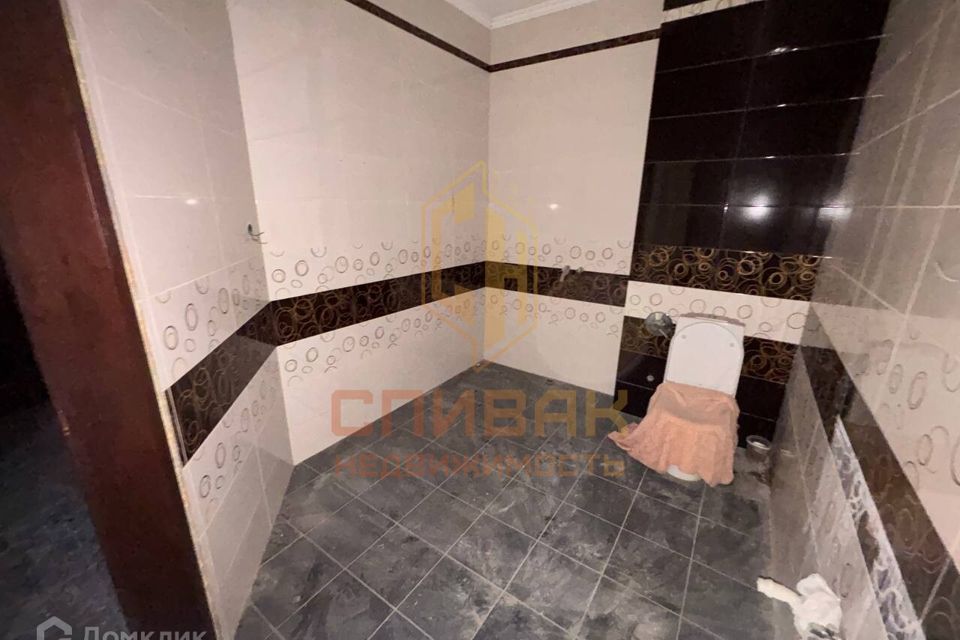 Продаётся 4-комнатная квартира, 193.8 м²