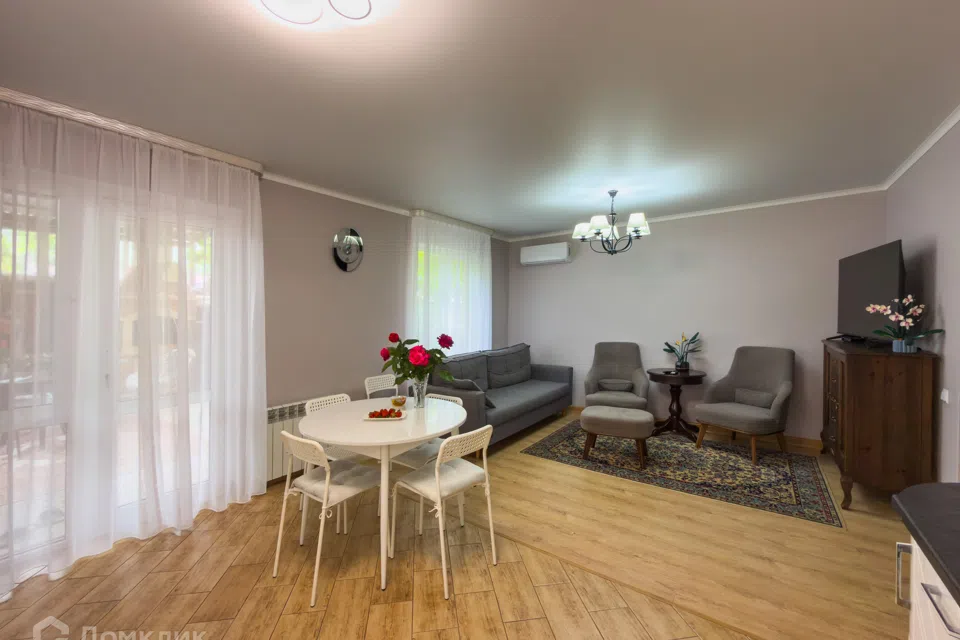 Продаётся 3-этажный дом, 202 м²