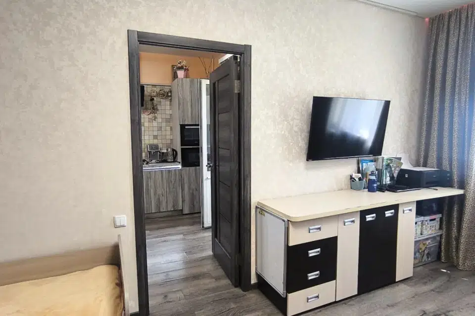 Продаётся 1-комнатная квартира, 42 м²
