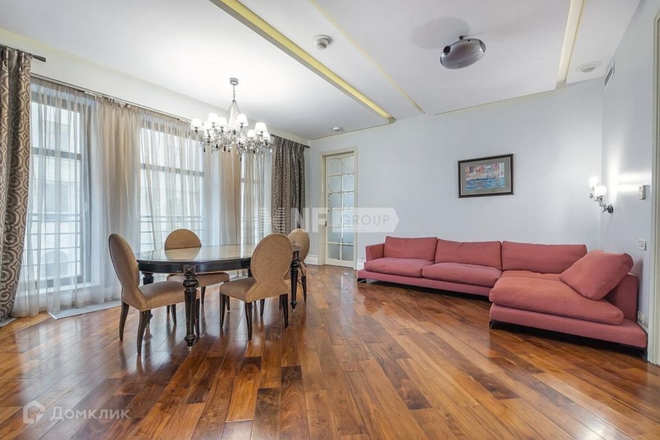 Продаётся 4-комнатная квартира, 207.1 м²