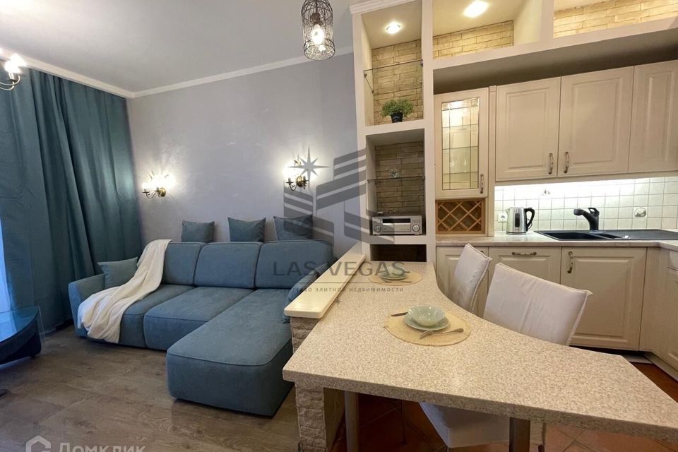 Сдаётся 2-комнатная квартира, 70 м²