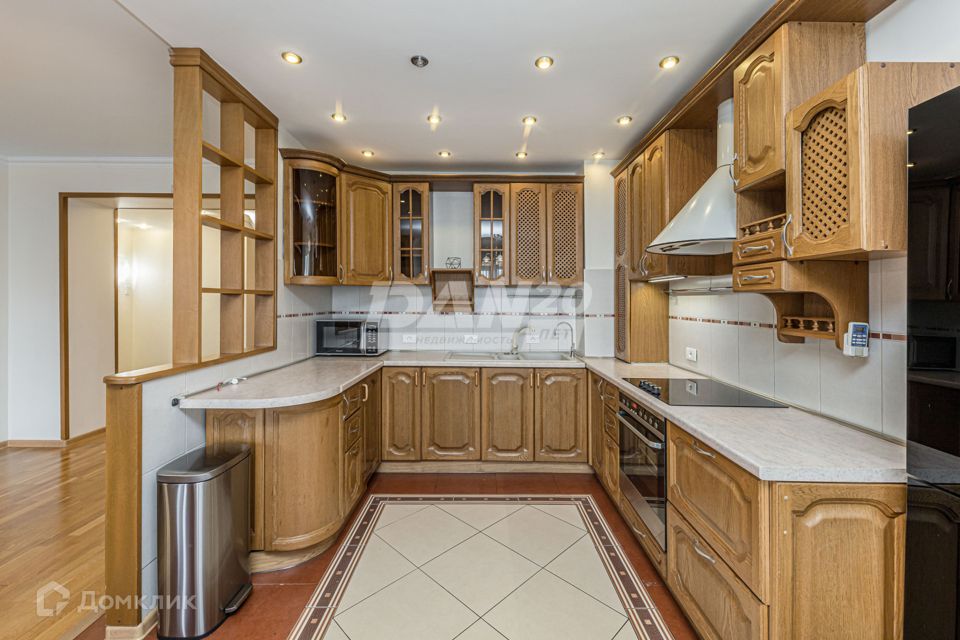 Продаётся 4-комнатная квартира, 148.5 м²