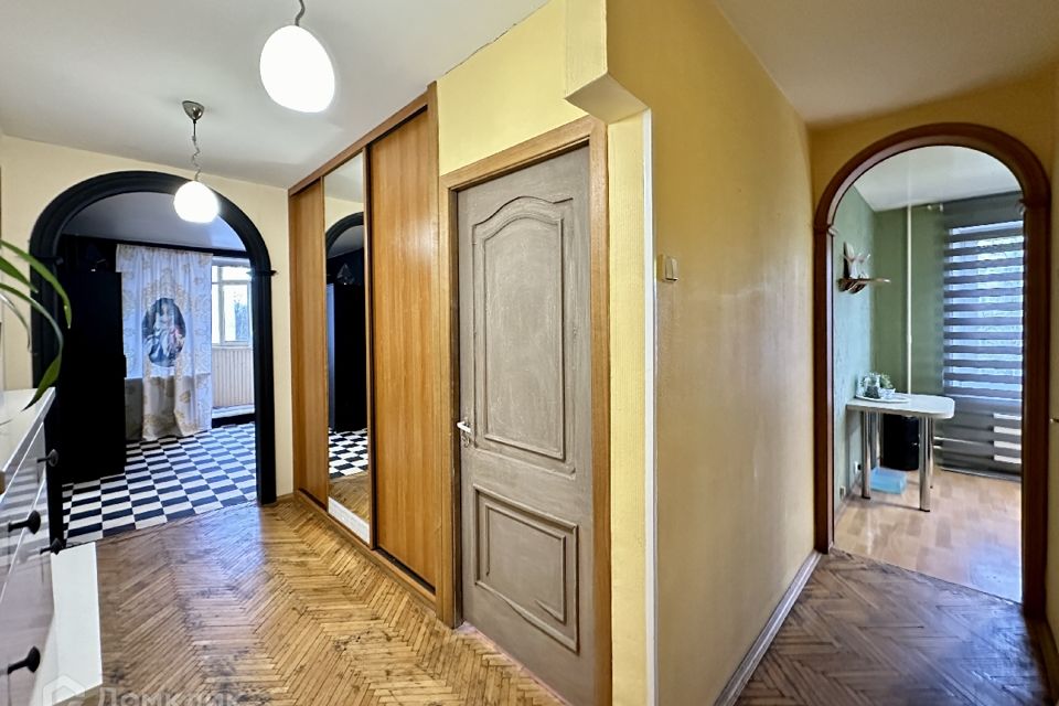 Продаётся 4-комнатная квартира, 83.2 м²