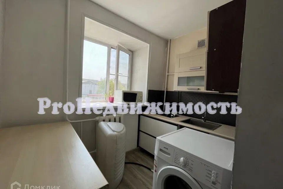 Продаётся 4-комнатная квартира, 64.4 м²