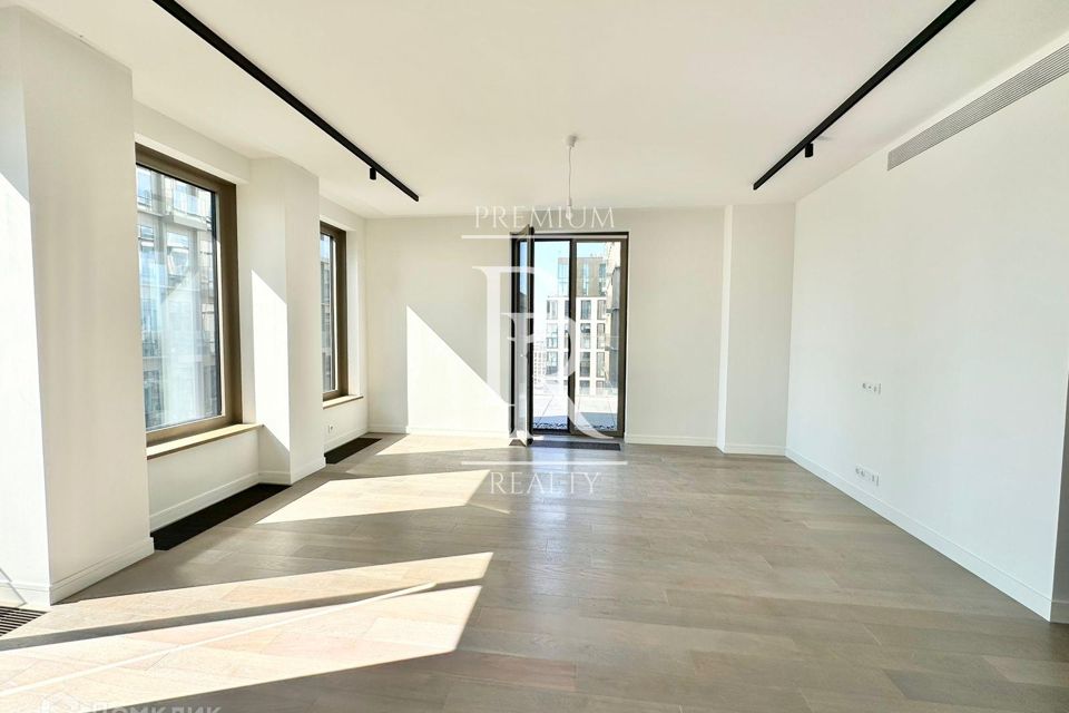 Сдаётся 4-комнатная квартира, 234 м²