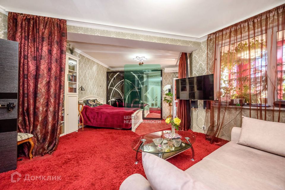 Продаётся 1-комнатная квартира, 63.8 м²