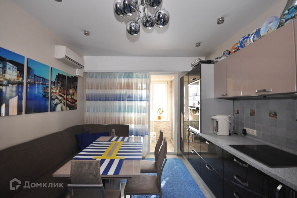 Продаётся 2-комнатная квартира, 56.8 м²