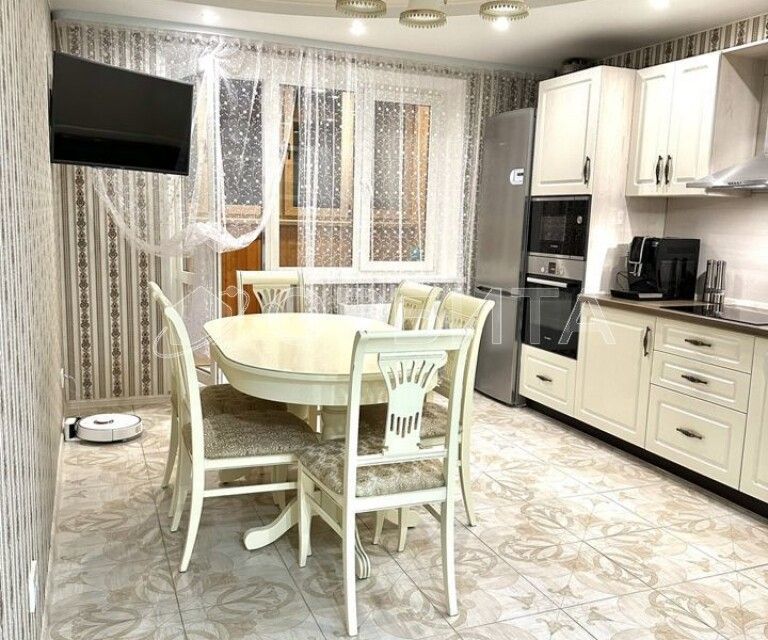 Продаётся 3-комнатная квартира, 90 м²