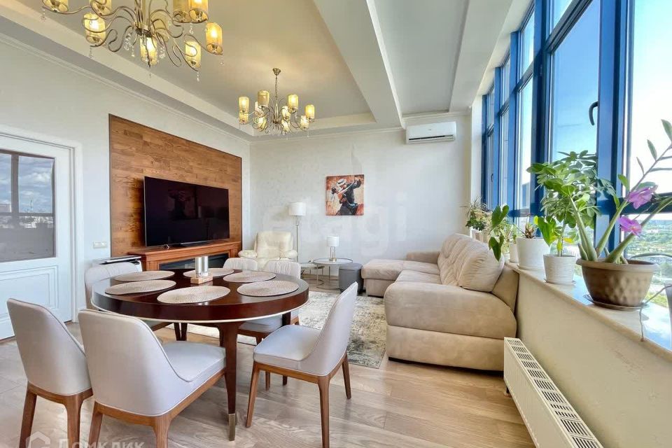 Продаётся 3-комнатная квартира, 110 м²