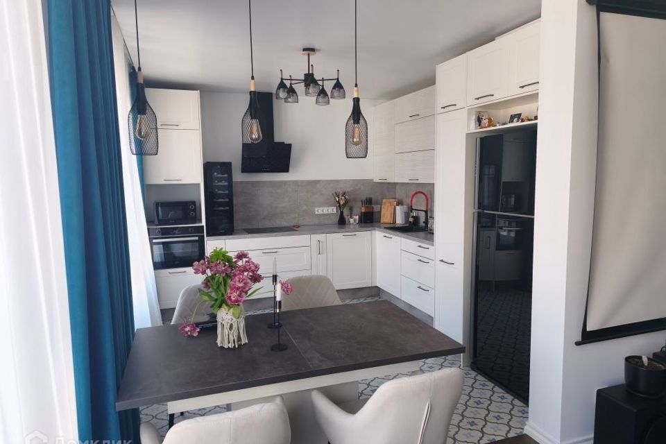 Продаётся 2-комнатная квартира, 70.7 м²