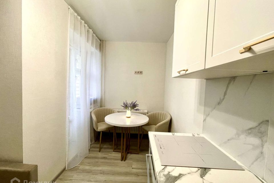 Продаётся 1-комнатная квартира, 42 м²