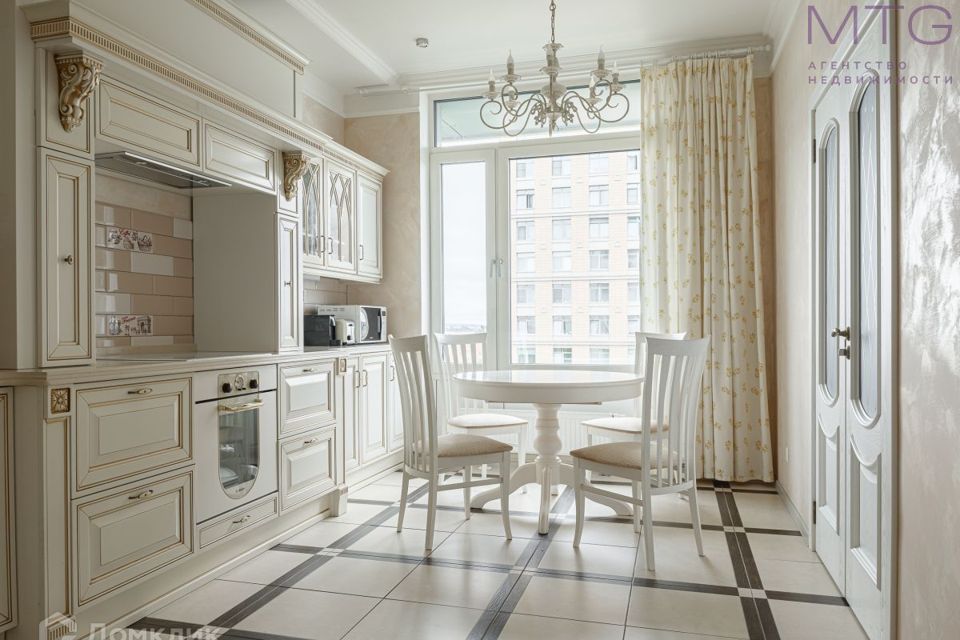 Продаётся 4-комнатная квартира, 156.9 м²