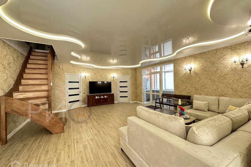 Продаётся 4-комнатная квартира, 131.9 м²