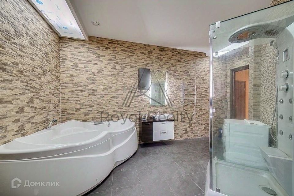 Сдаётся 3-комнатная квартира, 178 м²
