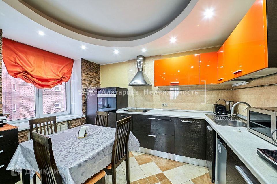 Продаётся 3-комнатная квартира, 104 м²