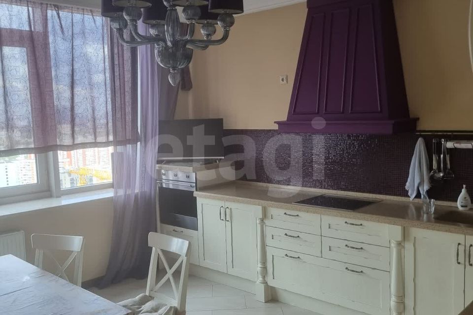 Продаётся 3-комнатная квартира, 150 м²
