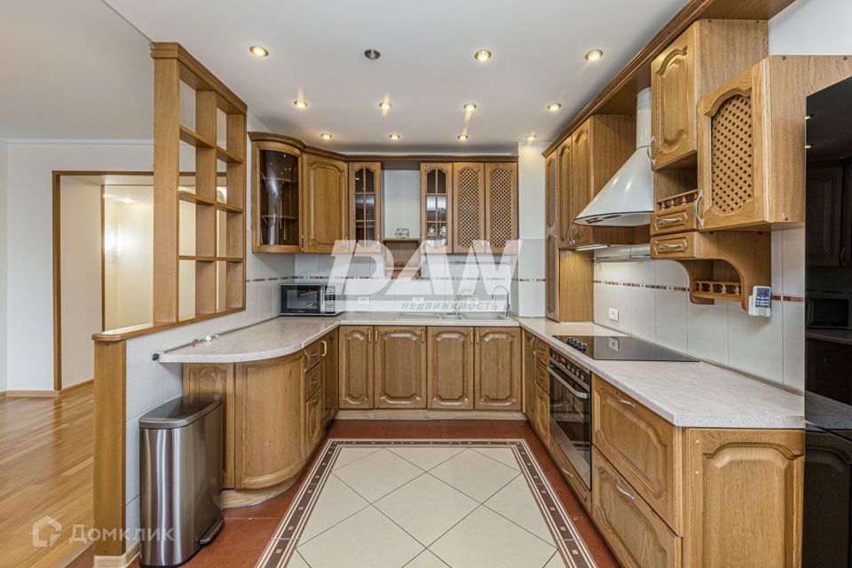 Продаётся 4-комнатная квартира, 148.5 м²