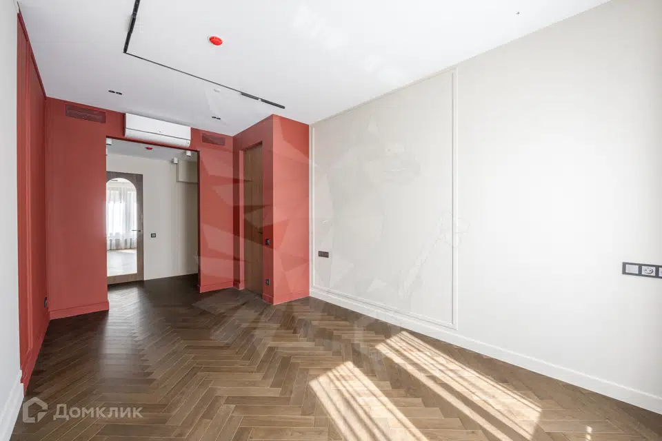 Продаётся 4-комнатная квартира, 131 м²