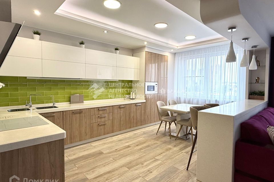 Сдаётся 2-комнатная квартира, 100 м²