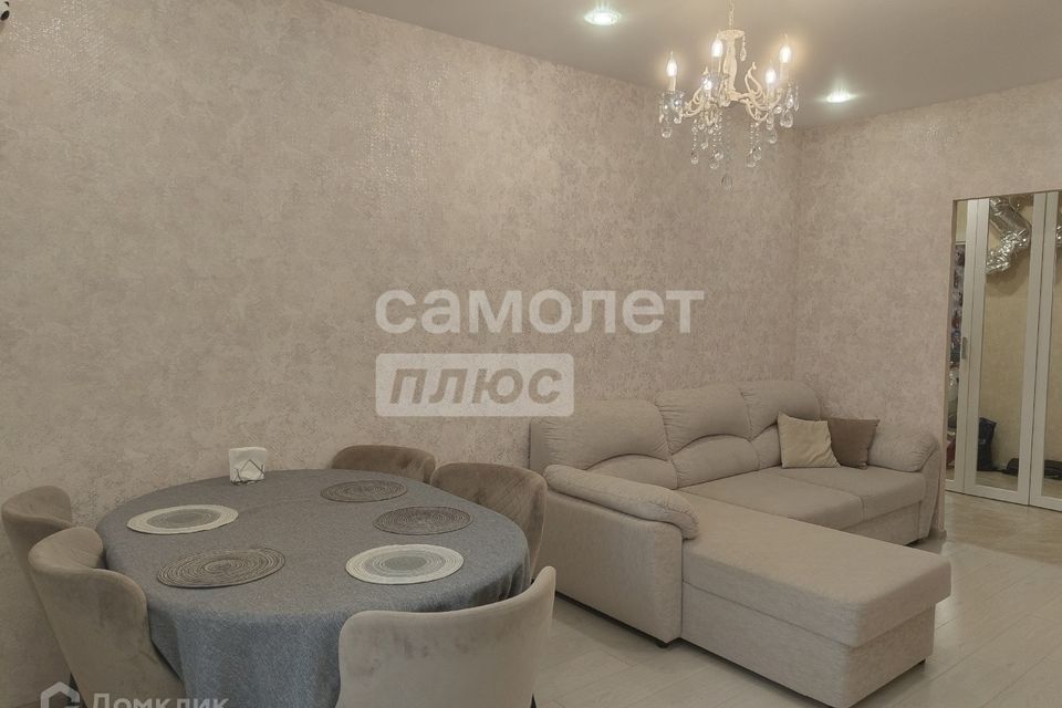 Продаётся 4-комнатная квартира, 77.8 м²