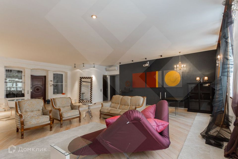 Сдаётся 2-комнатная квартира, 130 м²