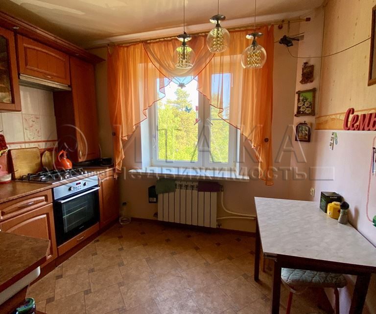 Продаётся 4-комнатная квартира, 74.5 м²