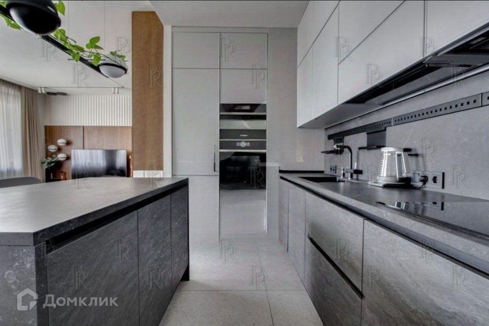 Продаётся 3-комнатная квартира, 105.2 м²